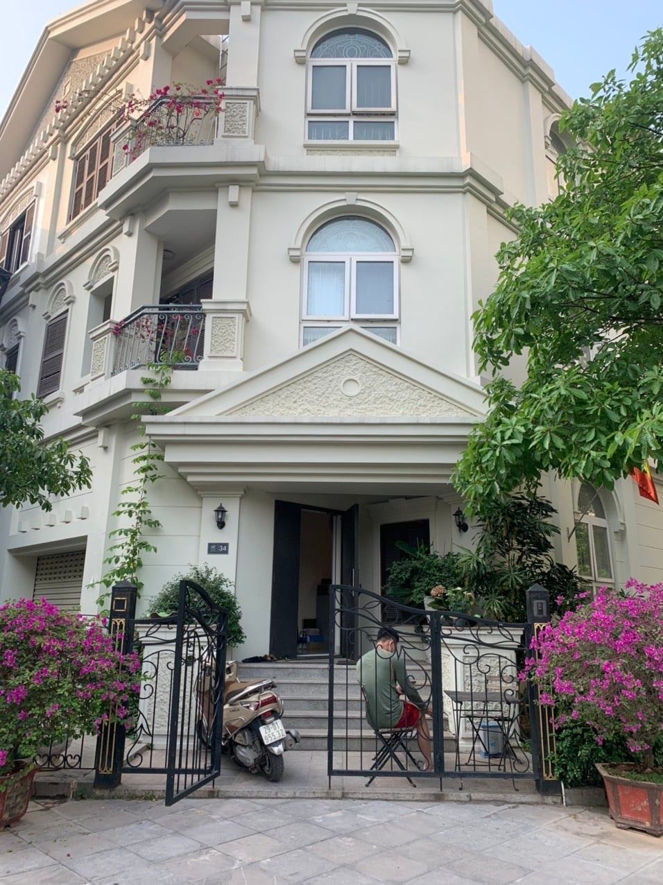 Cho thuê cả nhà 3 tầng tại khu Villa 2 Hyundai, Hà Cầu, Hà Đông.