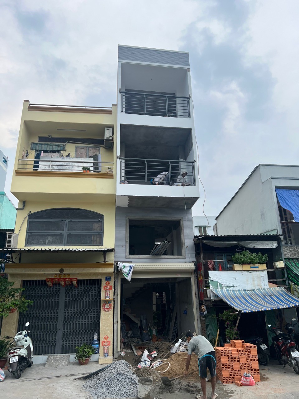 Cho thuê nhà mặt tiền đường Võ Văn Kiệt, quận 6, trệt lửng 2 lầu