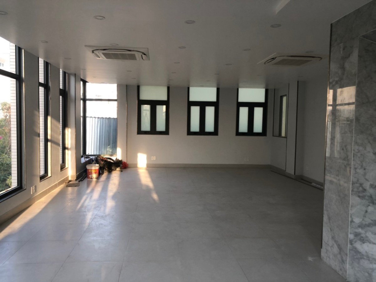 Cho thuê tòa nhà làm văn phòng căn góc gần KCX Tân Thuận Quận 7