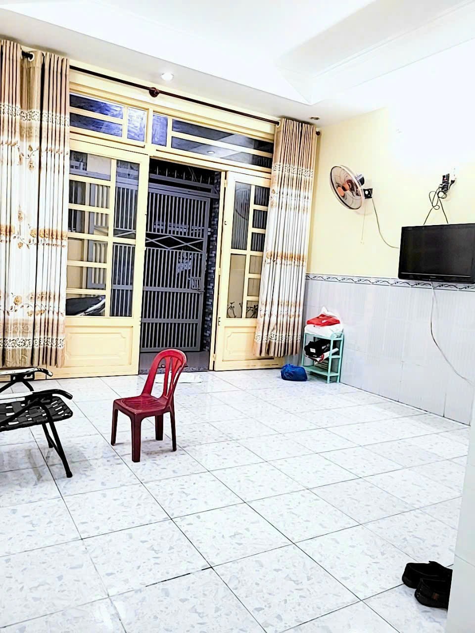 Cho thuê nhà 3 tầng 4 pn 2wc hẻm Huỳnh Tấn Phát, Phú Mỹ, Q7