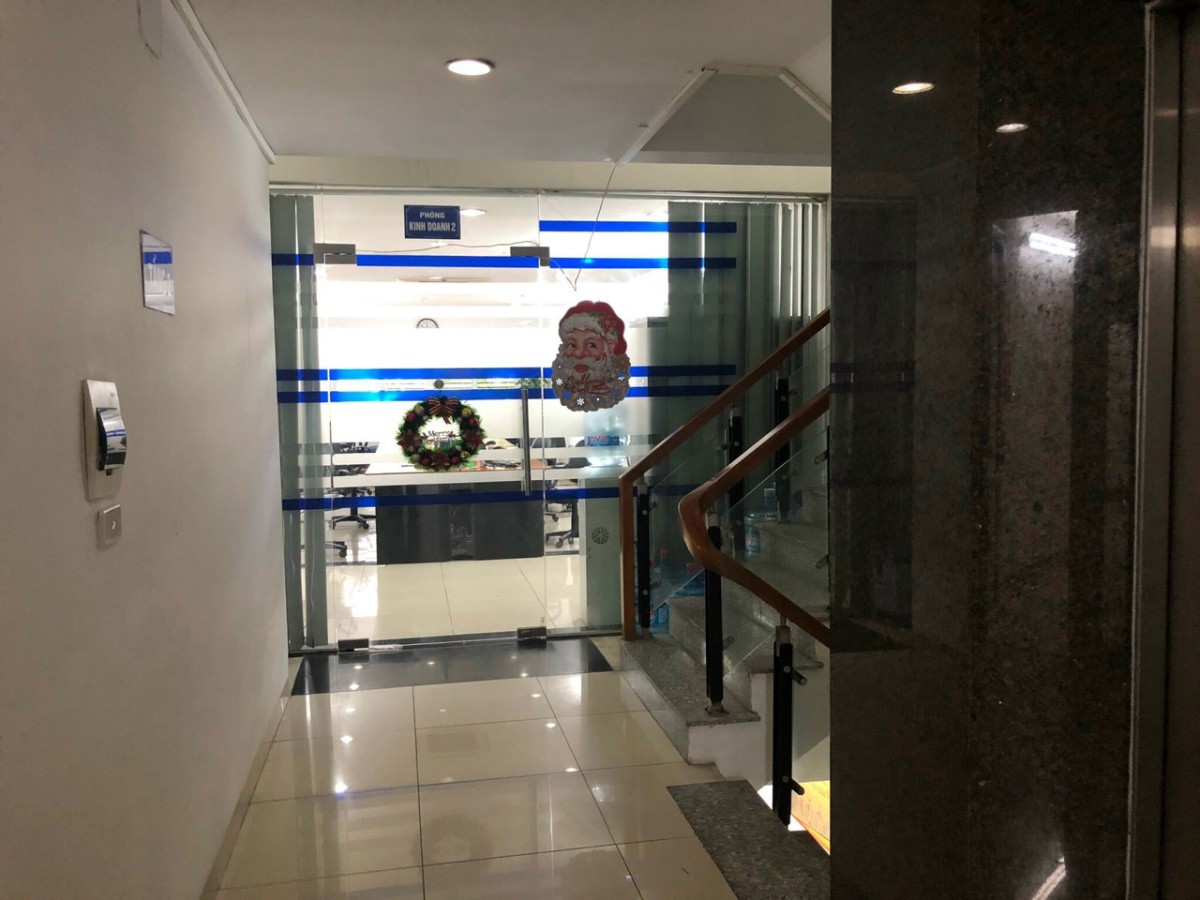 Cho thuê nhà mặt phố Chùa Láng 8 tầng thang máy - vỉa hè rộng, dt 105m