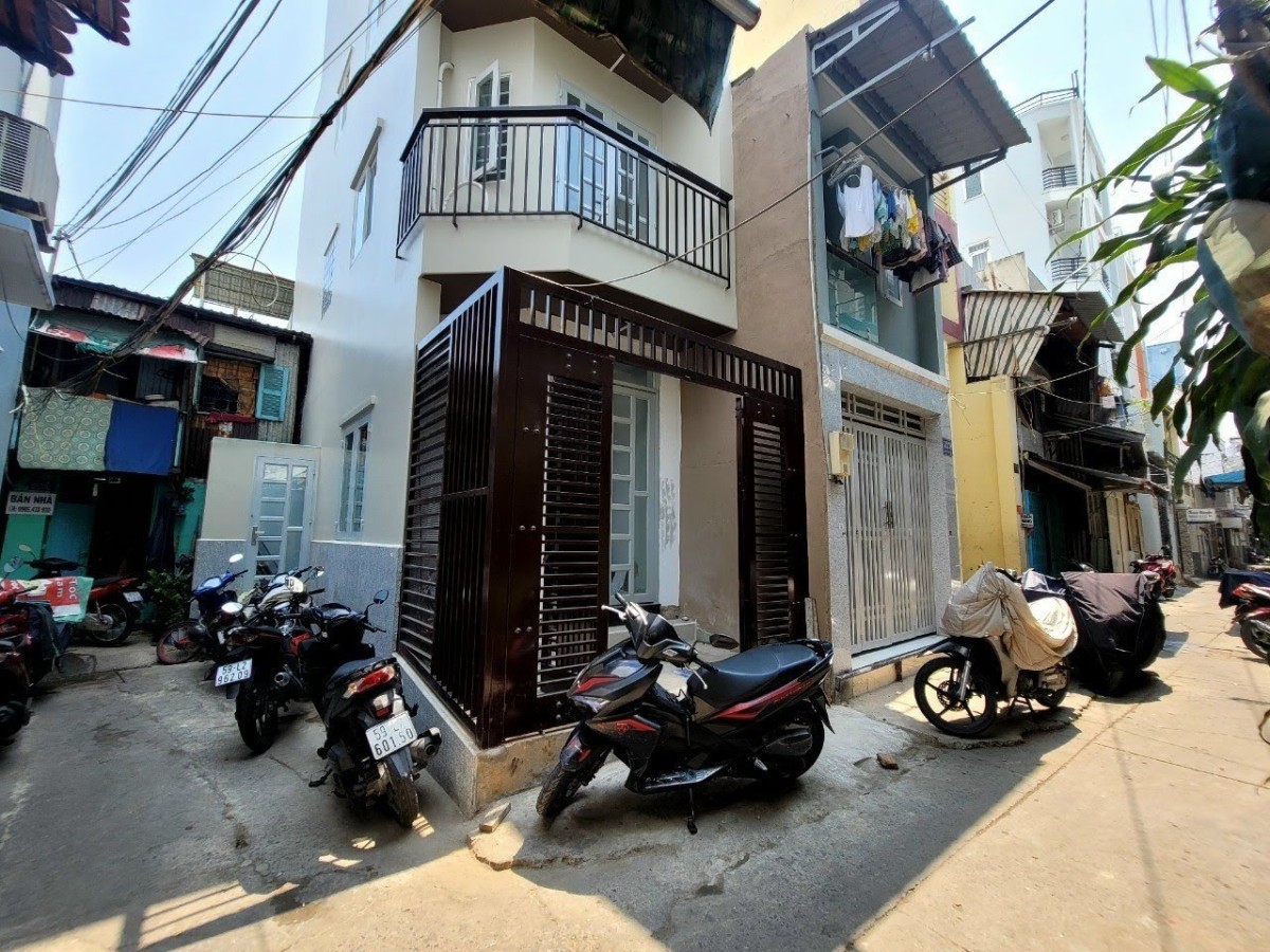 Cho thuê nhà mói 4 tầng hẻm Hưng Phú P9Q8.