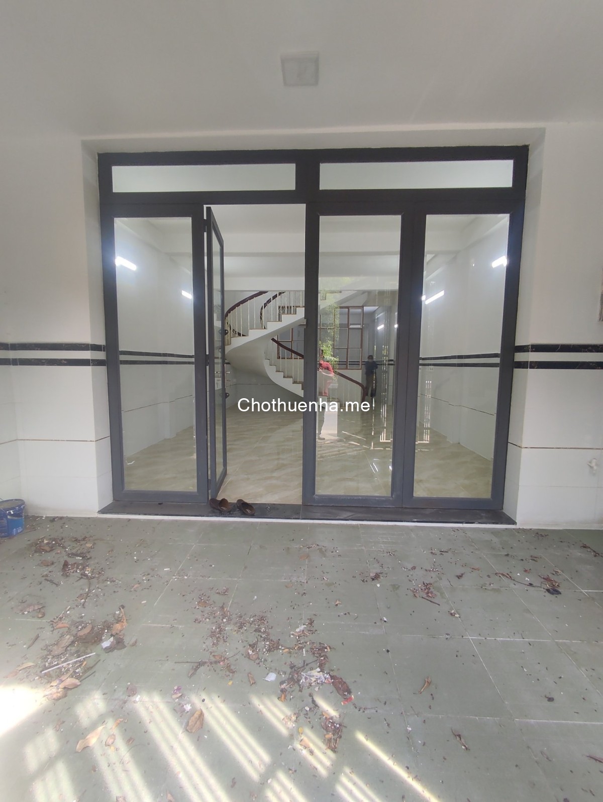 Cho thuê nhà mặt tiền đường Tô Hiệu. 5 x 16m. 1 lầu. 3 phòng. Giá 13 triệu.