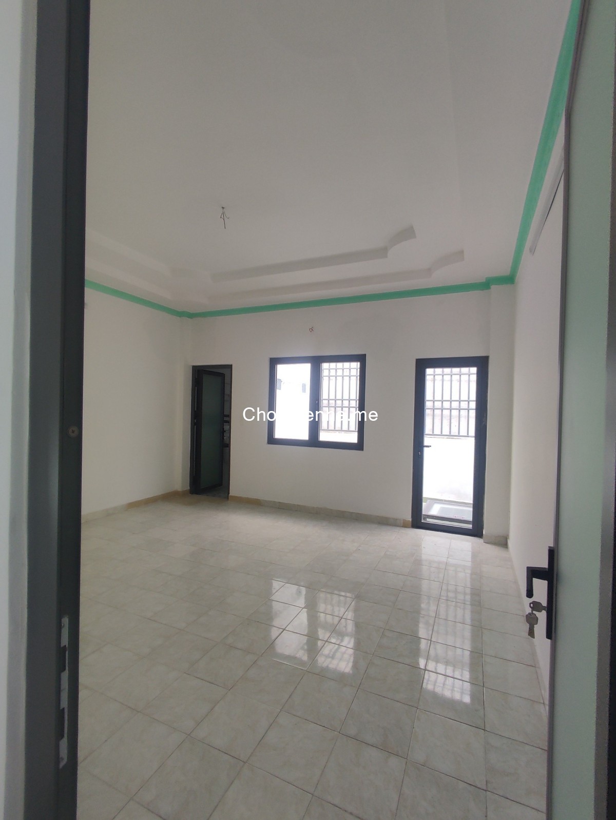 Cho thuê nhà mặt tiền đường Tô Hiệu. 5 x 16m. 1 lầu. 3 phòng. Giá 13 triệu.