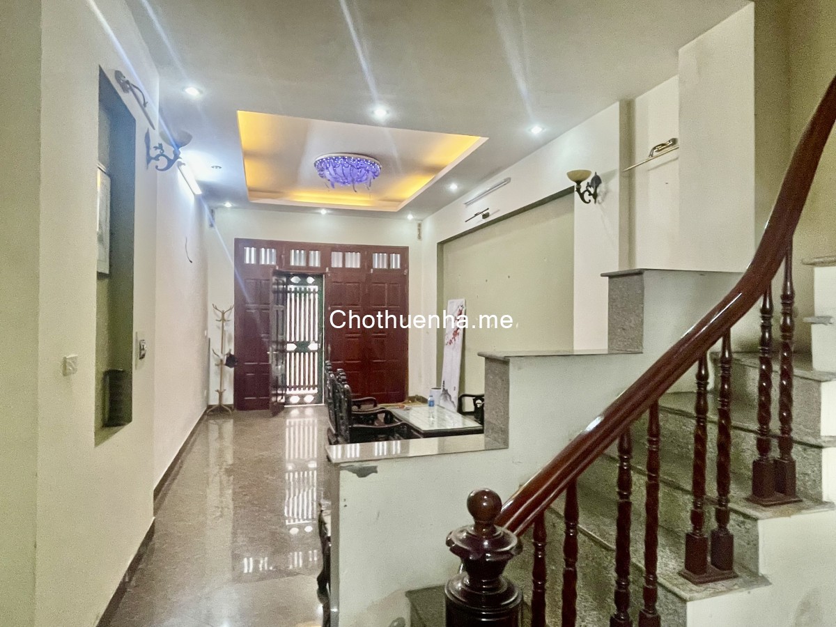 Chính chủ cho thuê nhà nguyên căn 4 tầng, 4PN, mặt ngõ số 1 Lĩnh Nam quận Hoàng Mai
