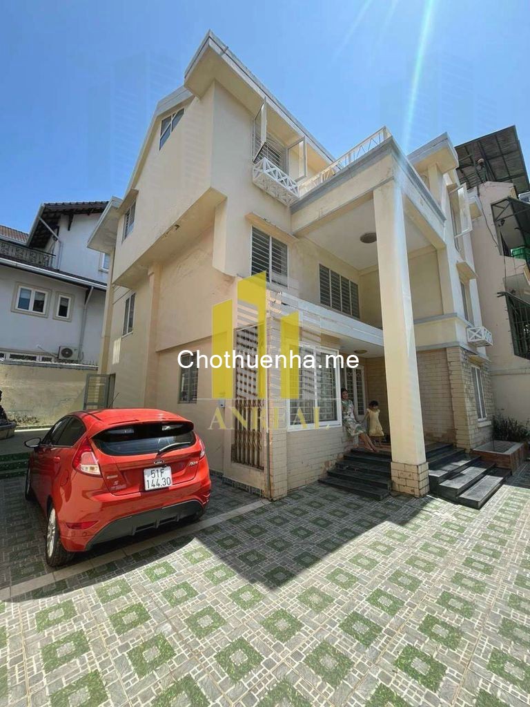 Villa mini sân rộng tại Thảo Điền 2 lầu 5PN - Giá 30 Triệu