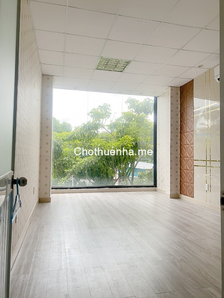 Chính chủ cho thuê nhà MT 32 Hồng Hà, P2, Tân Bình, Dtsd 280m2, có TM.