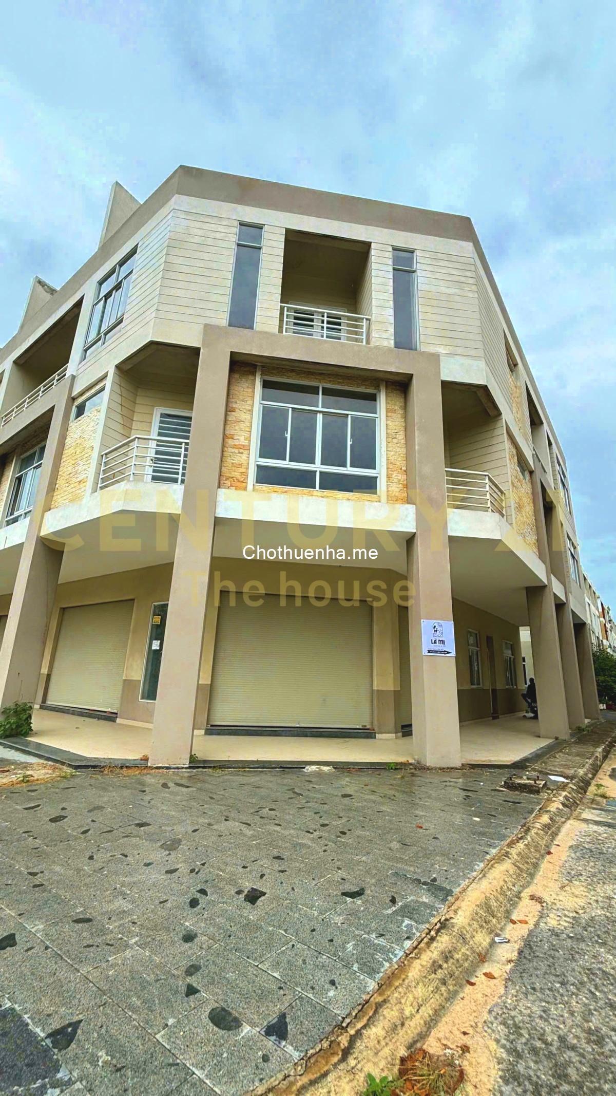 Cho thuê nhà phố 1 trệt 3 lầu đường đường Lý Thái Tổ