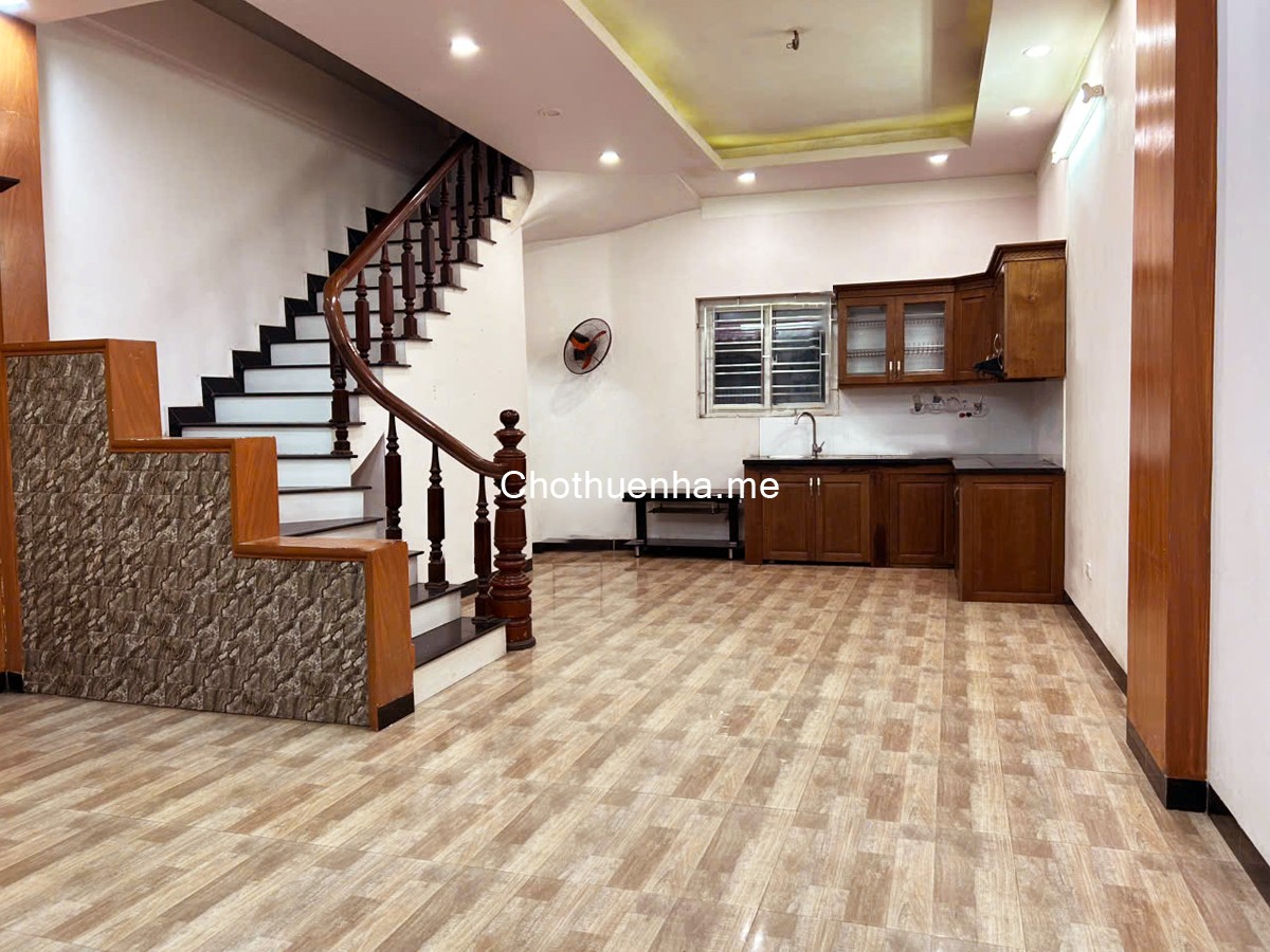 Chính chủ cho thuê nhà riêng giá rẻ 4.5 tầng – 5 phòng ngủ – Bắc Từ Liêm