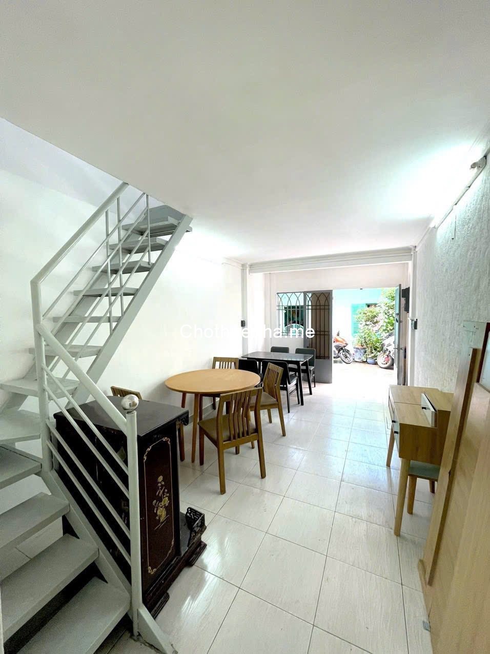 Cho thuê nhà Nguyễn Tri Phương, Quận 10, DT 39m2, 2PN1WC, hẻm ba gác, giá 10 triệu/tháng
