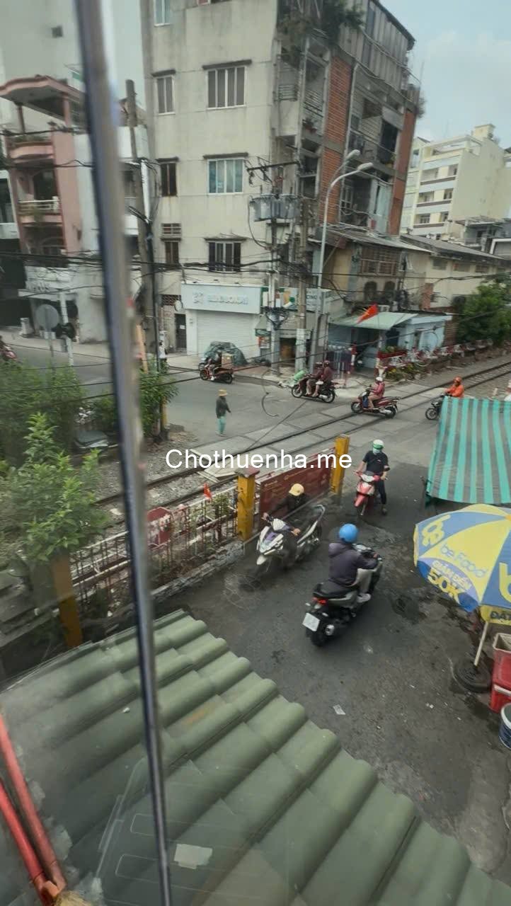 Cho thuê nhà Mai Văn Ngọc, Phú Nhuận, DT 15.3m2, 2 MT, căn góc vị trí đẹp, giá 15 triệu/tháng