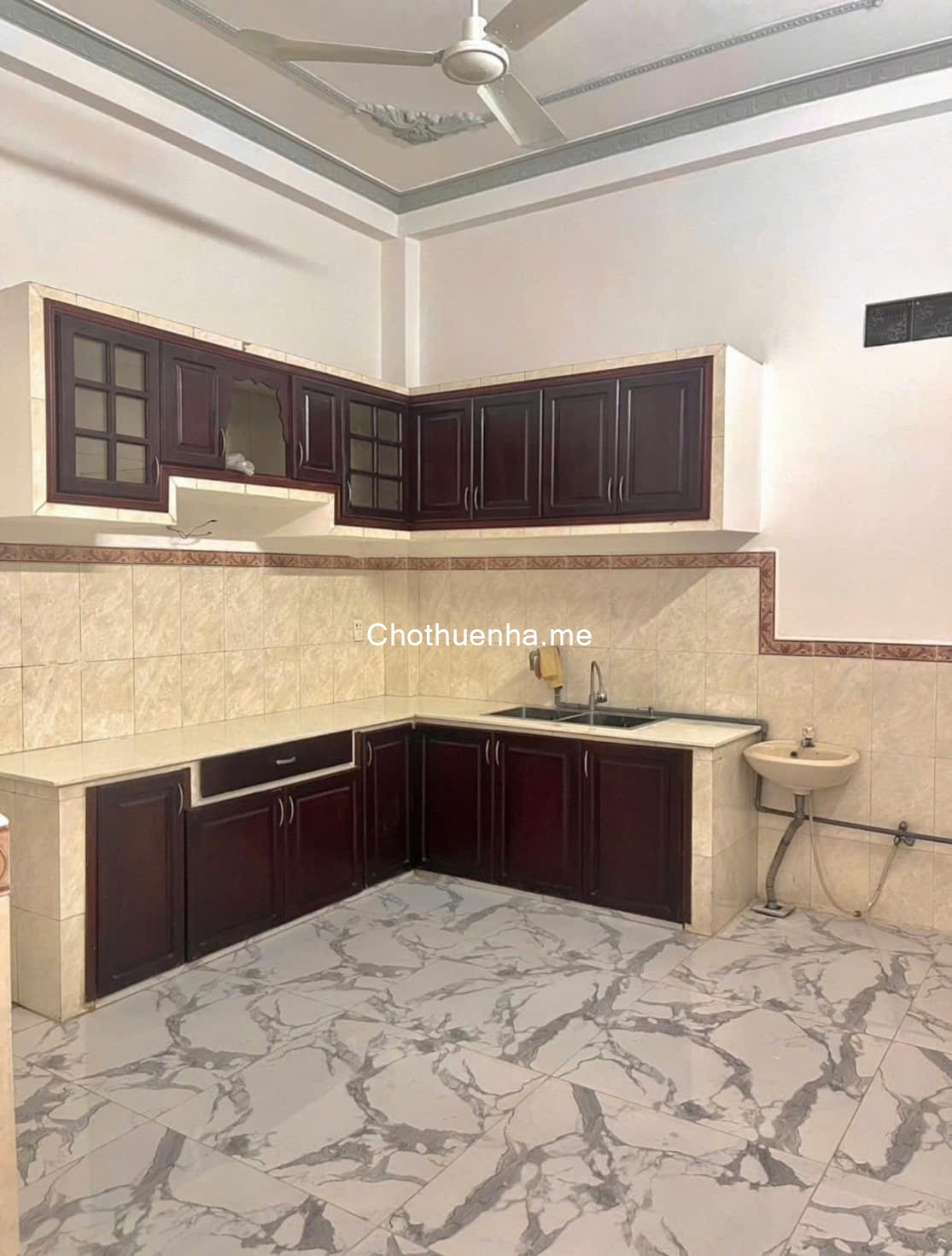 Cho thuê nhà nguyên căn mặt tiền đường Bình Phú 2 lầu 1 sân thượng