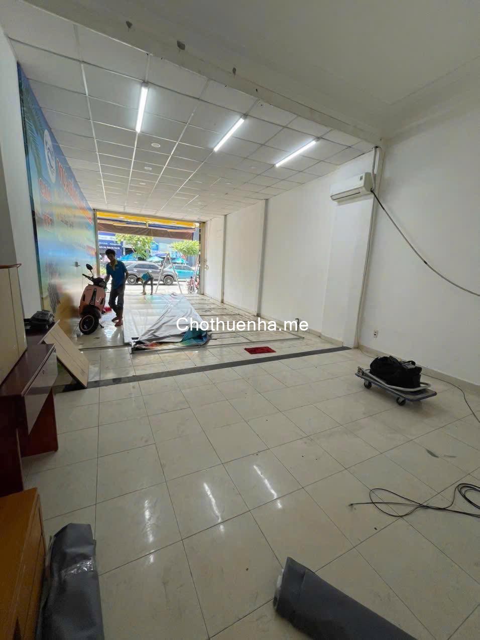 Cho thuê nhà tại Lê Văn Việt, Q9, DT 120m2, dùng làm MBKD, giá 27 triệu/tháng