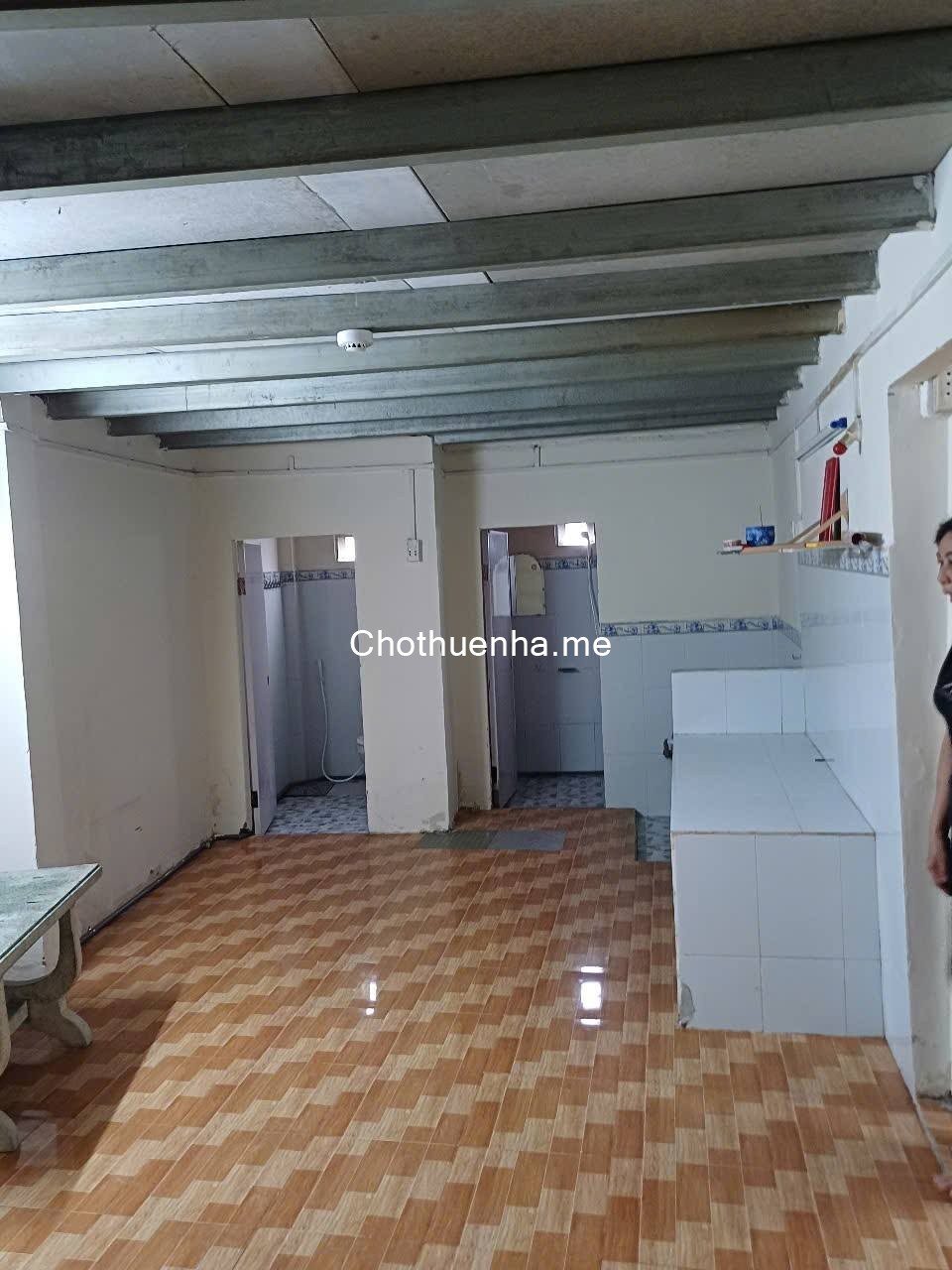 Nhà nguyên căn mặt tiền Hòa Bình, Quận 11, DT 26m2, hộ gia đình hay ở ghép đều ổn, giá 8tr