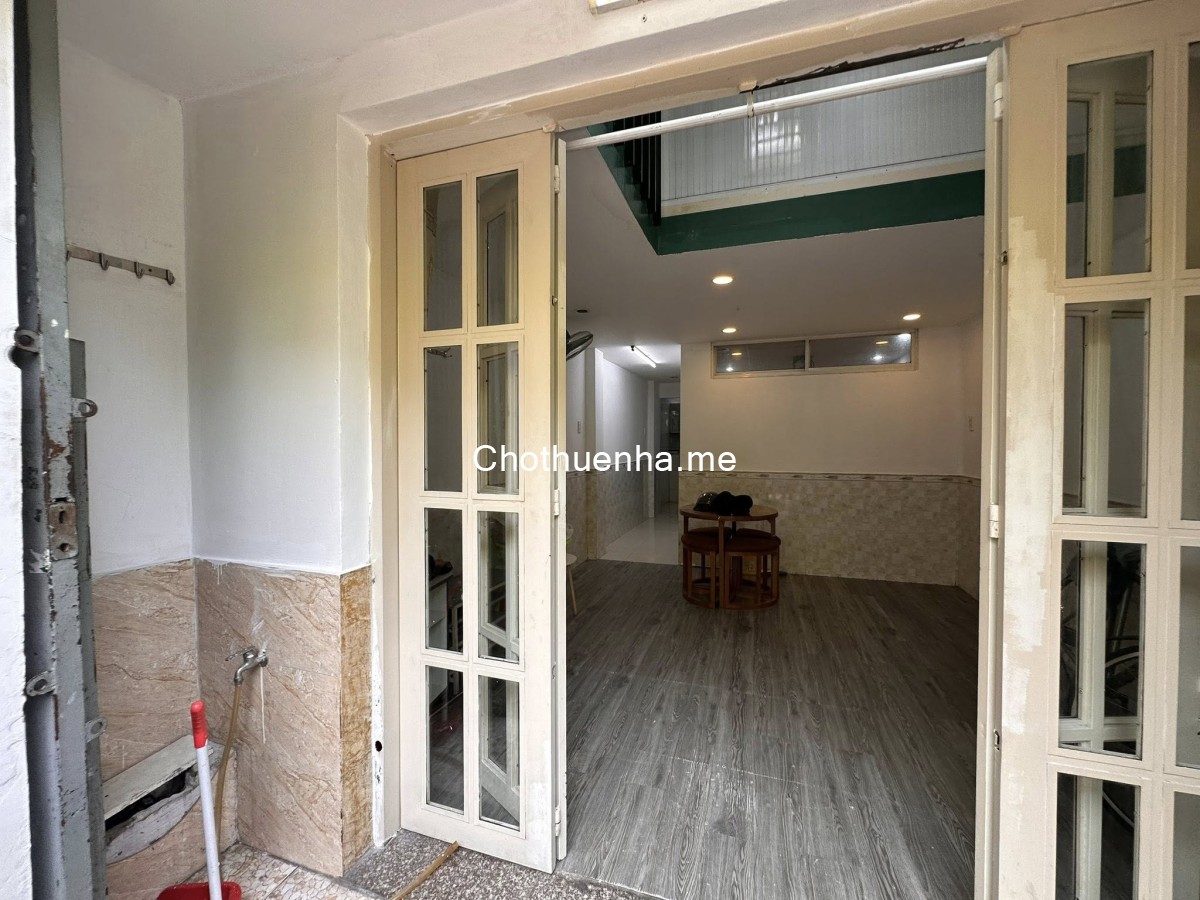 Cho thuê nhà ngay trung tâm Phú Nhuận, DT 40m2, thích hợp KD online, mở SPA, VP, giá 11TR