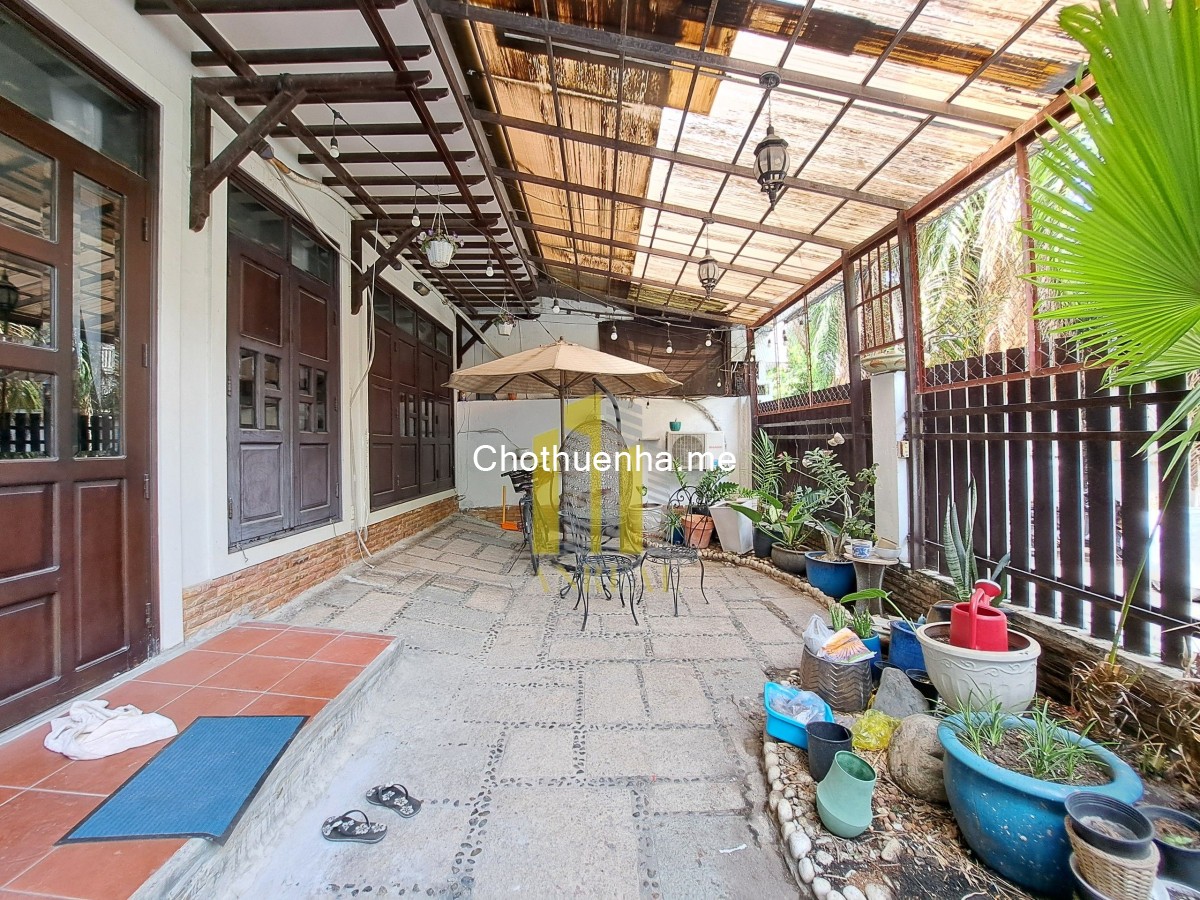 Villa Thảo Điền đầy đủ nội thất sân vườn giá 40 triệu