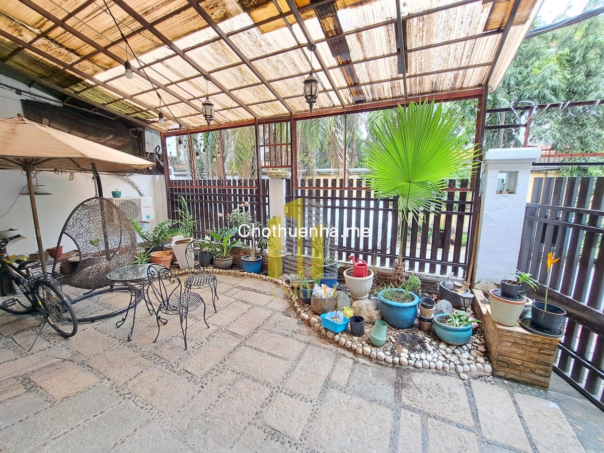 Villa Thảo Điền đầy đủ nội thất sân vườn giá 40 triệu