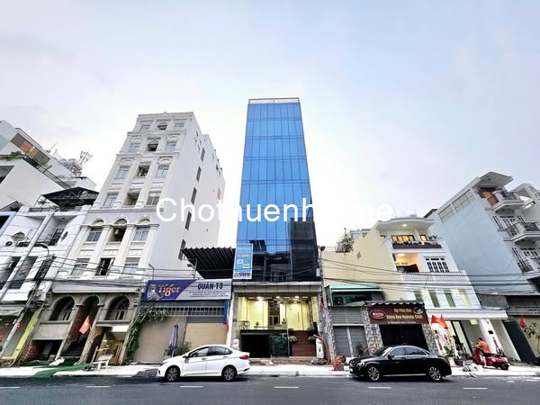 Cho thuê tòa nhà mới xây tại Hoàng Hoa Thám, Tân Bình, DT 200m2, gần sân bay TSN, giá TLCC