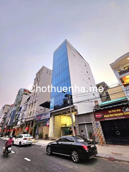 Cho thuê tòa nhà mới xây tại Hoàng Hoa Thám, Tân Bình, DT 200m2, gần sân bay TSN, giá TLCC