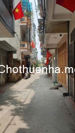 Siêu hiếm, nhà ngõ ô tô Kim Giang, 3 tầng x 40m2, 2 ngủ, 8 Triệu Spa, Salon, KDon, ở gđ