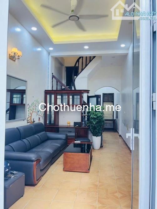 Cho thuê nhà nguyên căn ngõ 161 Thịnh Quang 45m2, 4 tầng x 4 ngủ, 14.5 Triệu