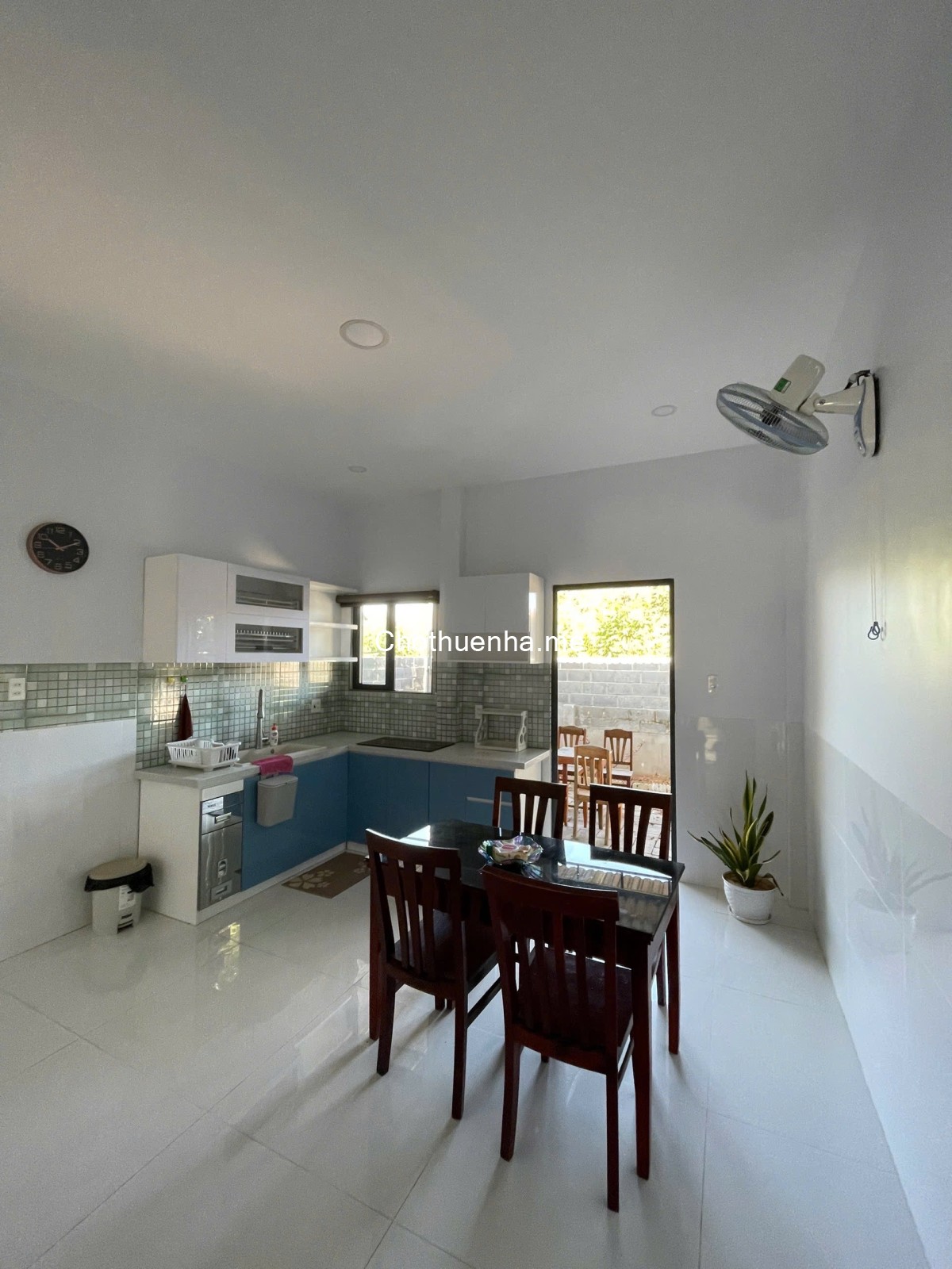 Cho thuê nhà nguyên căn (3PN) + kinh doanh 150m² mặt tiền đường lớn, gần sân bay Phan Thiết