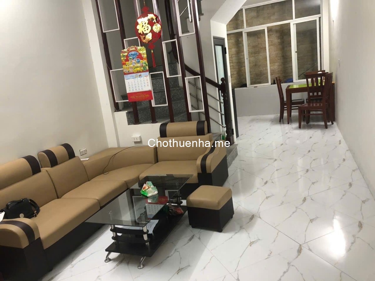 Cho thuê nhà đường Hoàng Mai, 35m2, 3 tầng