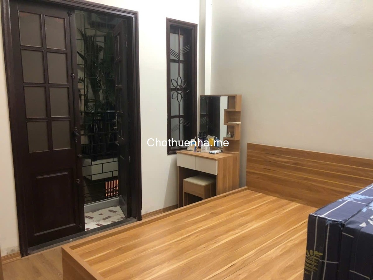 Cho thuê nhà đường Hoàng Mai, 35m2, 3 tầng