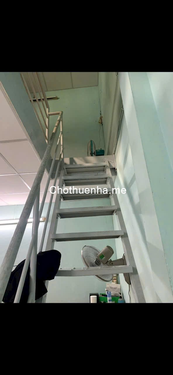 Cho thuê nhà hẻm 861 Trần Xuân Soạn, dtsd 20m2 1 lầu, 1PN, 1WC