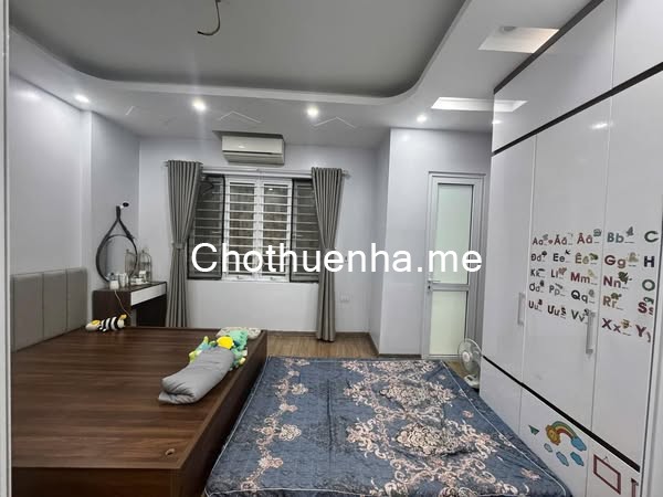 Cho thuê nhà Phố Lĩnh Nam, Hoàng Mai 35m2 x 5 tầng, 3 ngủ, 11 Triệu ở hộ gia đình