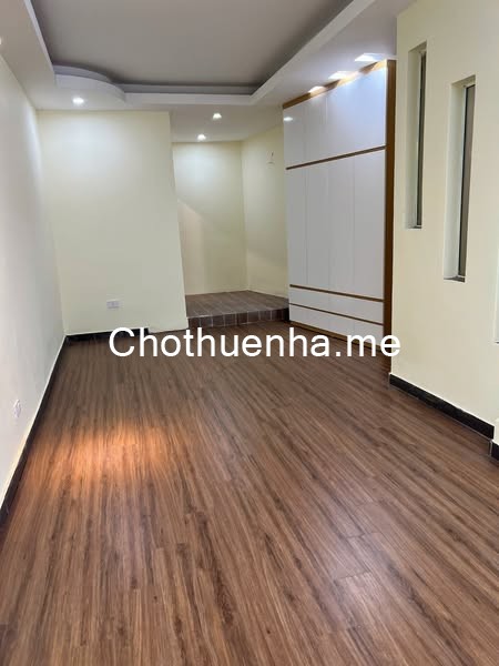 Cho thuê nhà ngõ Thịnh Quang, 5 tầng x 40m2, 3 ngủ khép kín, 15m ô tô, 14 triệu