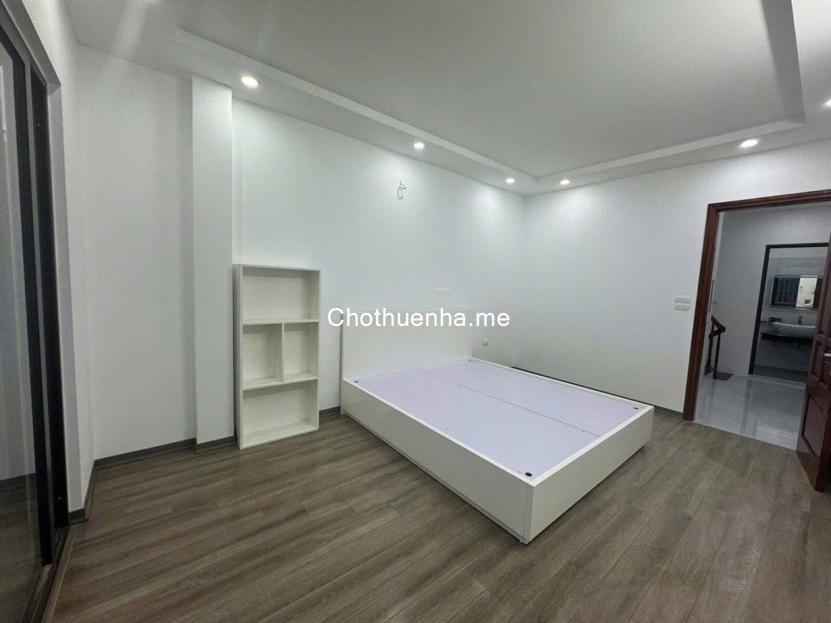 Cho thuê nhà ngõ 310 La Thành 6 tầng x 40m2, thang máy KDon, VP, Spa