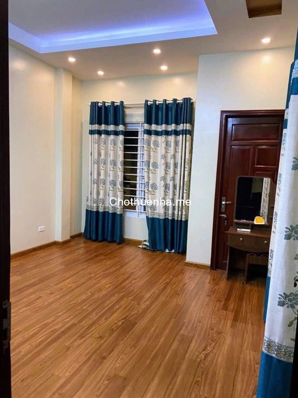 Cho thuê nhà ngõ 553 Giải Phóng, 4 tầng x 45m2, 5PN, 15 Triệu làm văn phòng, KD online