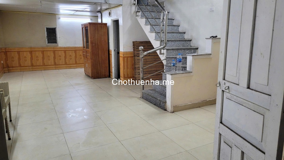 Cho thuê nhà ngõ 139 Tân Mai, 30m2 x 2 tầng, 2 ngủ, 7.5 Triệu ở gđ, nhóm ngoan