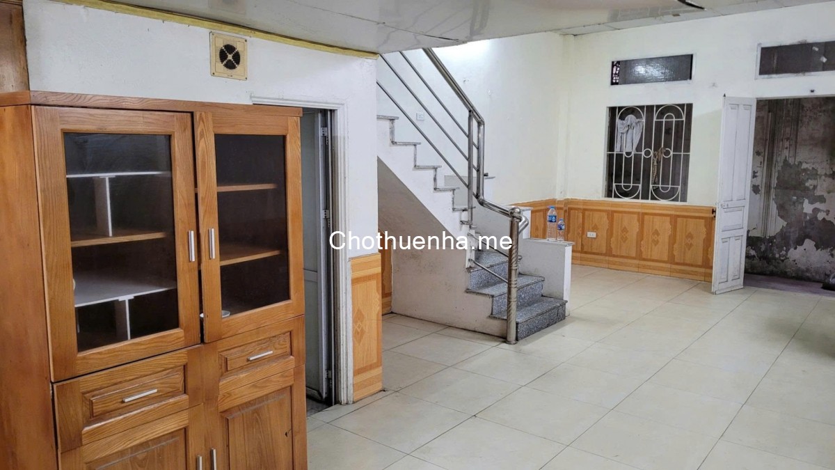 Cho thuê nhà ngõ 139 Tân Mai, 30m2 x 2 tầng, 2 ngủ, 7.5 Triệu ở gđ, nhóm ngoan