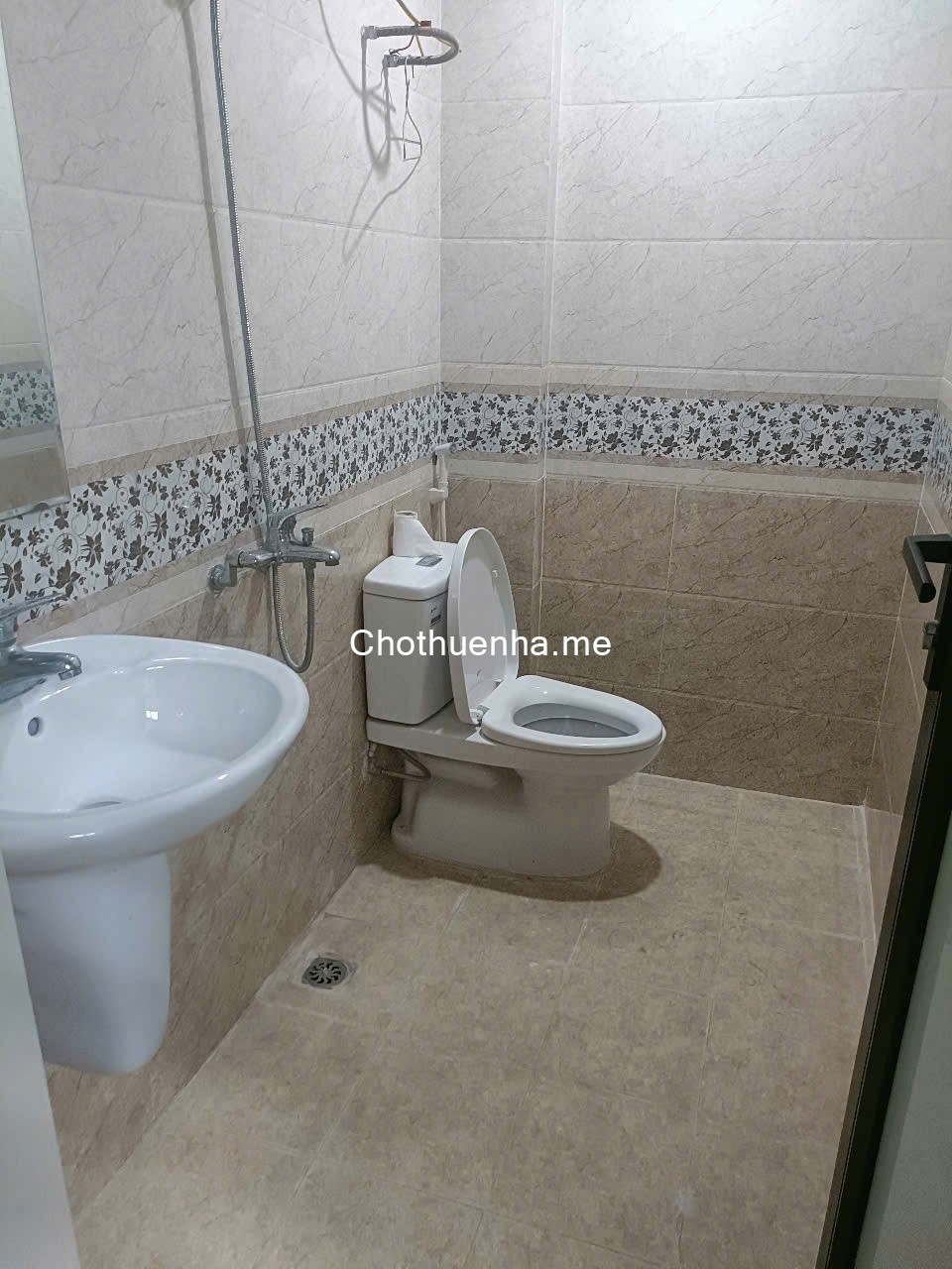 Cho thuê nhà ngõ 168 Kim Giang 5 tầng x 30m2, 3 ngủ khép kín, 14 Triệu KD on, ở gđ, nhóm