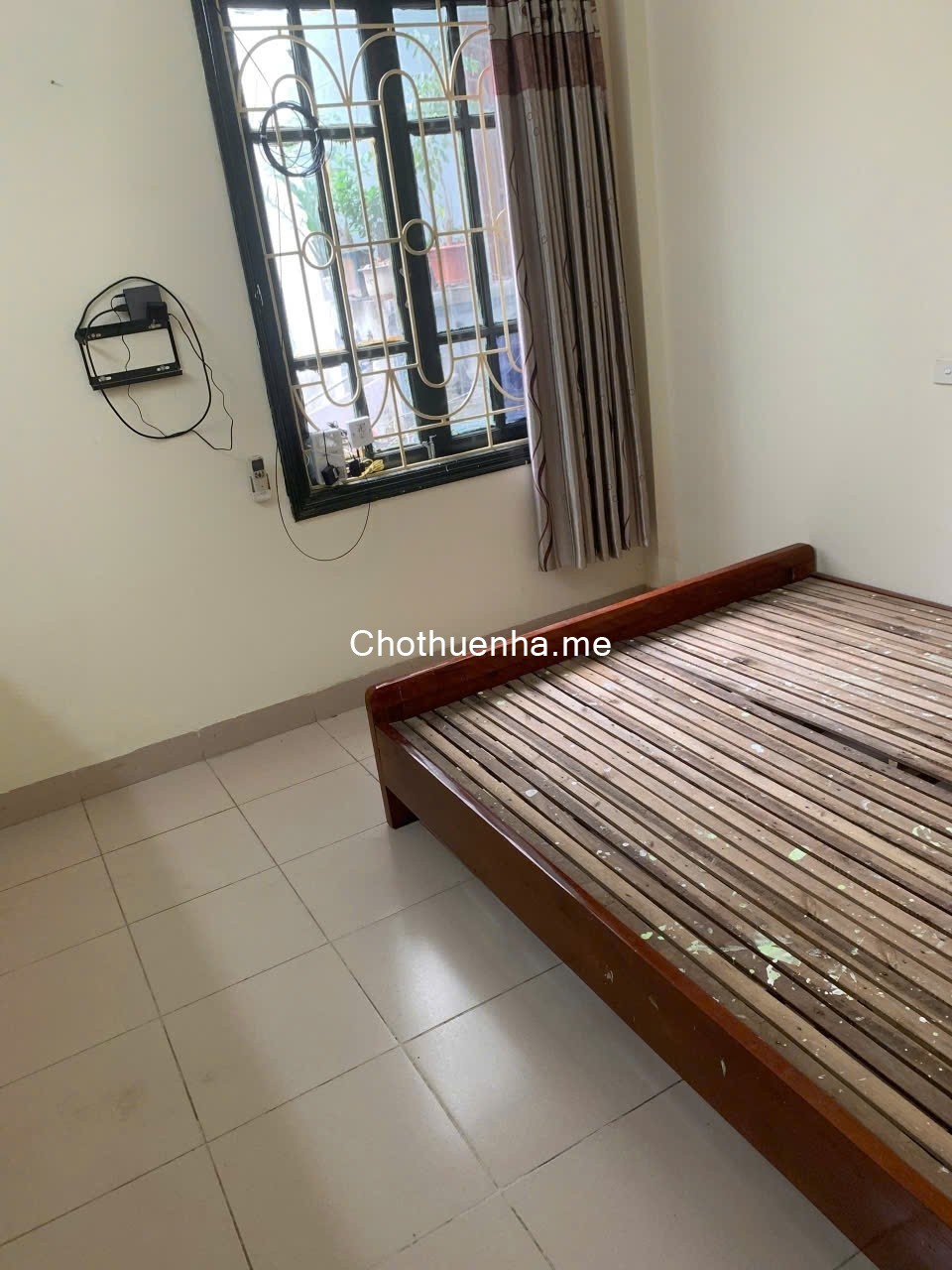 Cho thuê nhà ngõ 250 Tân Mai, 3 tầng x 30m2, 3 ngủ, 9 Triệu cỏ gđ, nhóm