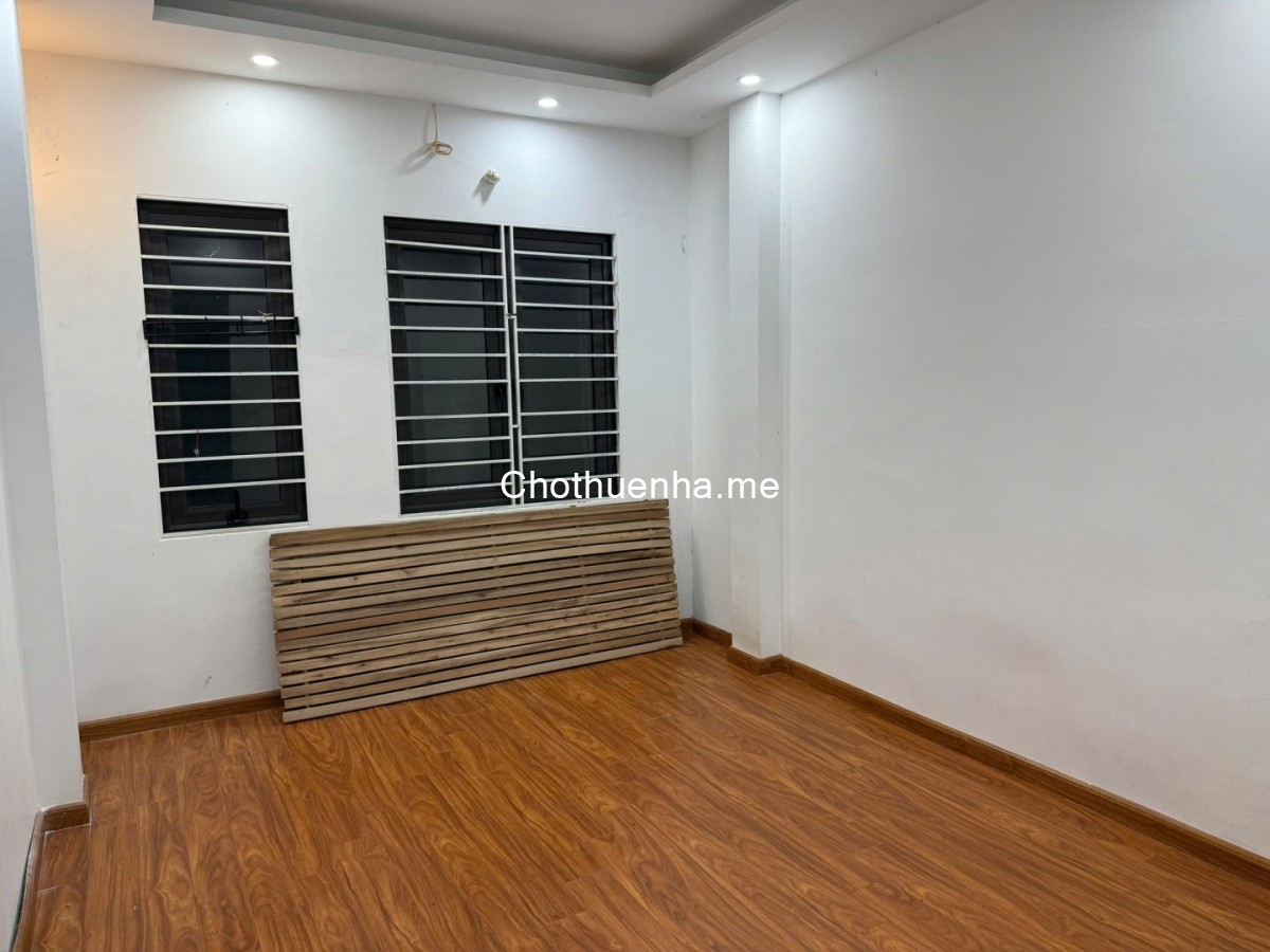 Cho thuê nhà ngõ ô tô Hoàng Mai, 6 tầng, 60m2, 5 PN, 5 WC, 35 Triệu/tháng