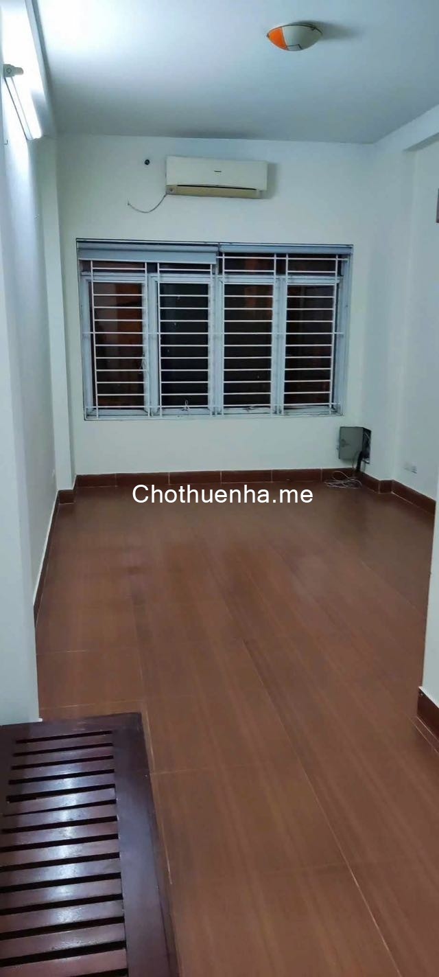 Cho thuê nhà ngõ 77 Thái Thịnh, 36m2 x 3 tầng, 2 ngủ, 2 WC - ở gia đình kết hợp kd