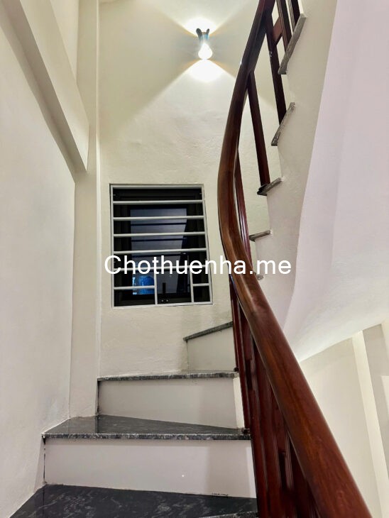 Cho thuê nhà 6 tầng x thang máy 50m cực đẹp tại ngõ 572 Ngọc Thụy
