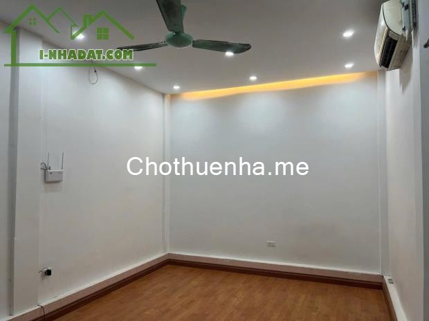 Cho thuê nhà Phố Tây Sơn, 4 tầng, 22m2, 2 ngủ, 9 Triệu VP, KD onl, ở gđ, nhóm ít người