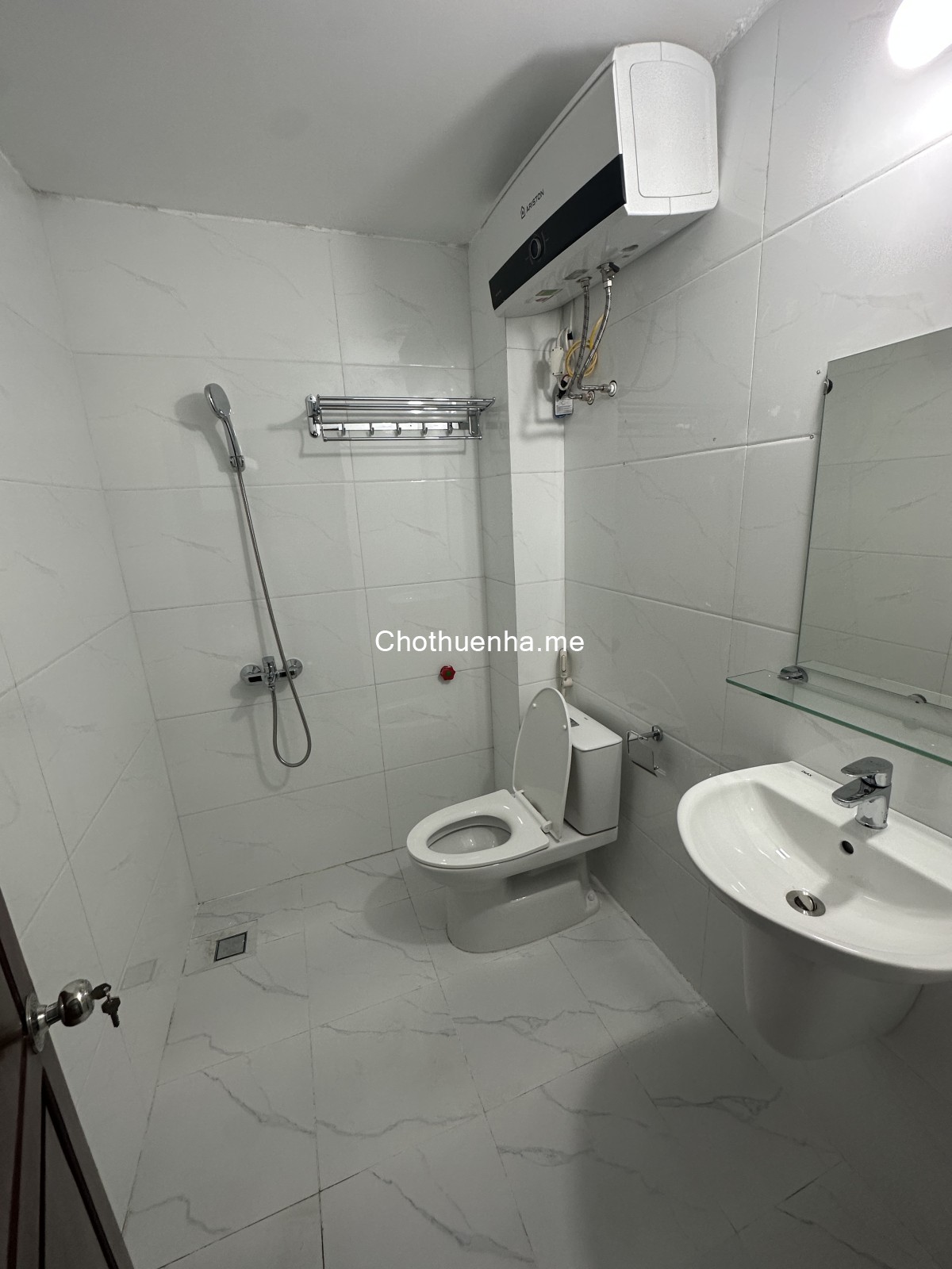 Cho thue nhà chính chủ Nguyễn Văn Cừ, Long Biên, Hà Nội, oto đỗ cửa ngày đêm, 11 tr