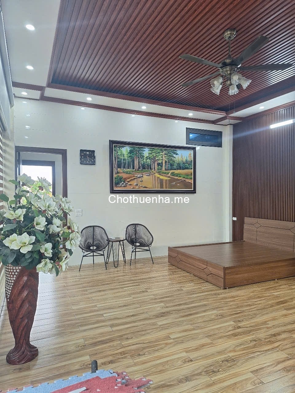 Cho thuê nhà có sân vườn dt 300m2 mặt đê Ngọc Thụy, Long Biên, HN