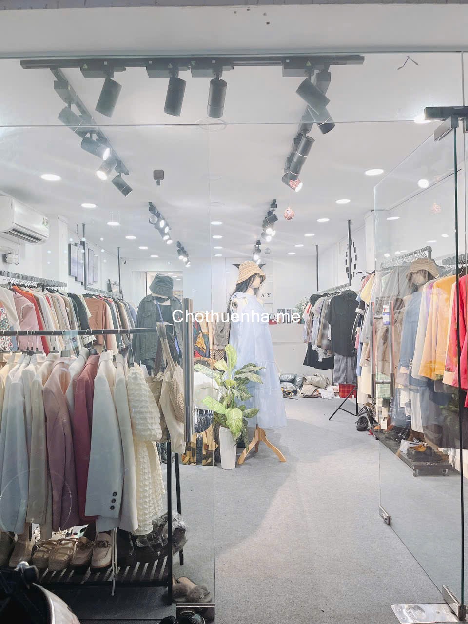 Cho thuê nhà kế bên TTTM Vạn Hạnh Mall, HXH 391 Sư Vạn Hạnh, Quận 10, 2 sàn trống suốt