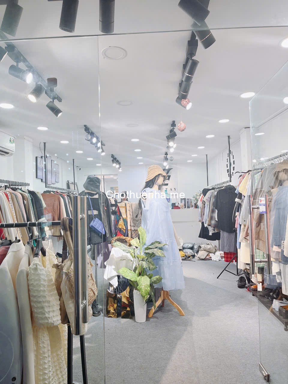 Cho thuê nhà kế bên TTTM Vạn Hạnh Mall, HXH 391 Sư Vạn Hạnh, Quận 10, 2 sàn trống suốt