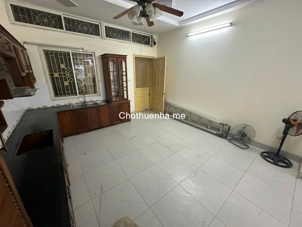 Cho thuê nhà Mặt Phố Bùi Huy Bích, 5 tầng x 70m2, 6PN, ô tô tải tránh, KD tốt, 26tr