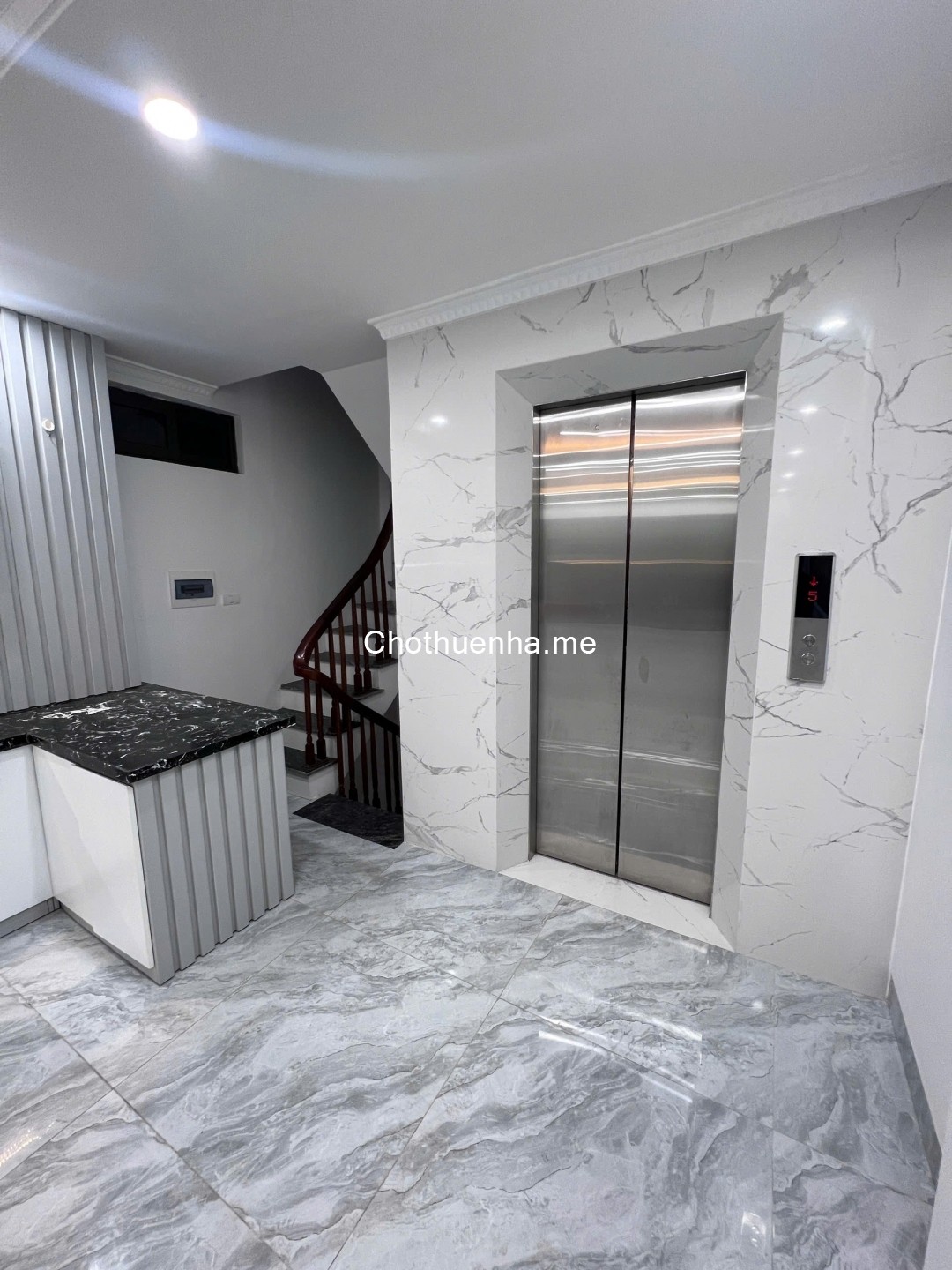 Cho thuê nhà Phố Cù Chính Lan, 6 tầng x 45m2, thông sàn