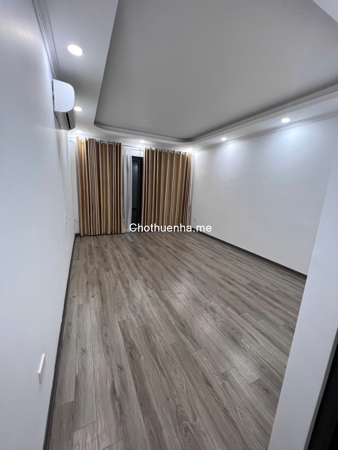 Cho thuê nhà Phố Cù Chính Lan, 6 tầng x 45m2, thông sàn