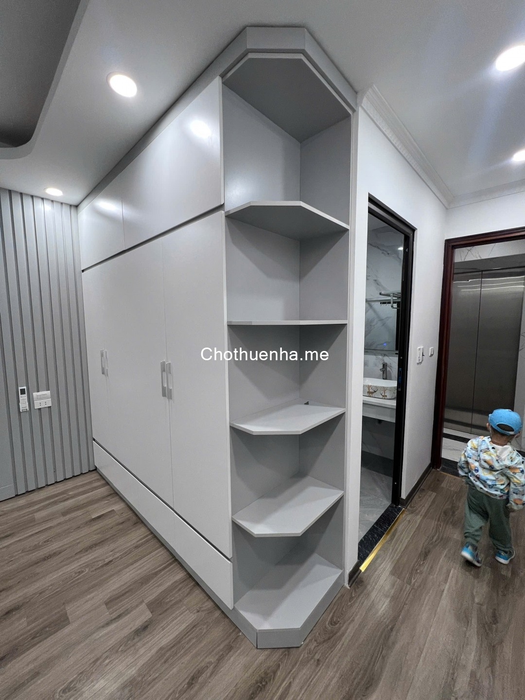 Cho thuê nhà Phố Cù Chính Lan, 6 tầng x 45m2, thông sàn