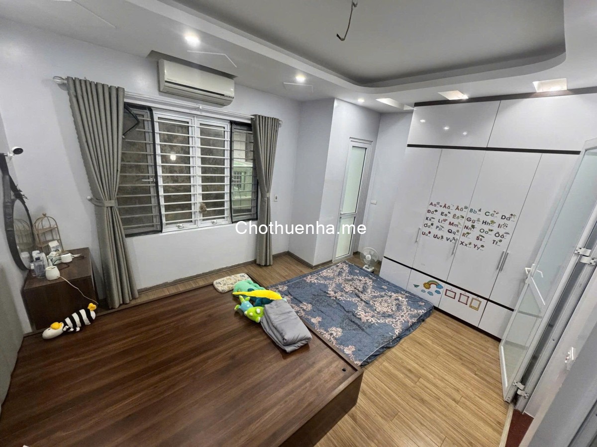 Cho thuê nhà ngõ 290 Lĩnh Nam, 5 tầng x 35m2, 3PN, 4 WC, 10.5 Triệu